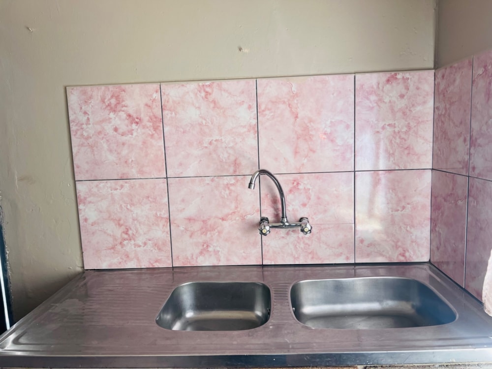 Bachelor apartment to rent in Pine Ridge, Witbank, eMalahleni - 1WD1729997