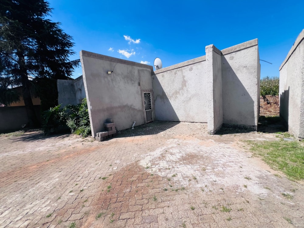 Bachelor apartment to rent in Pine Ridge, Witbank, eMalahleni - 1WD1729997