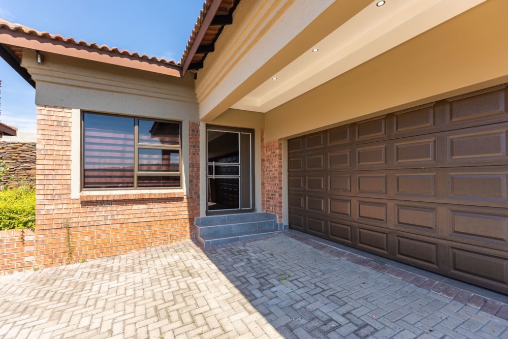 Townhouse for sale in Schuinshoogte - 1NW1730013 Townhouse for sale in Schuinshoogte - 1NW1730013