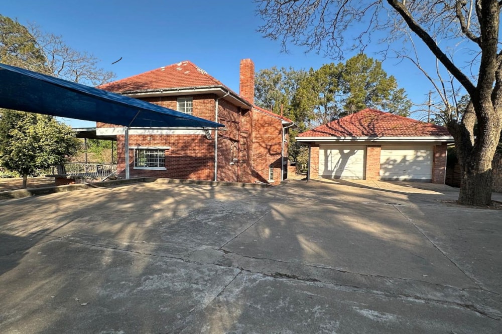 Double-storey house for sale in Hillside, Bulawayo, Zimbabwe - 3ZB1730027 Double-storey house for sale in Hillside, Bulawayo, Zimbabwe - 3ZB1730027