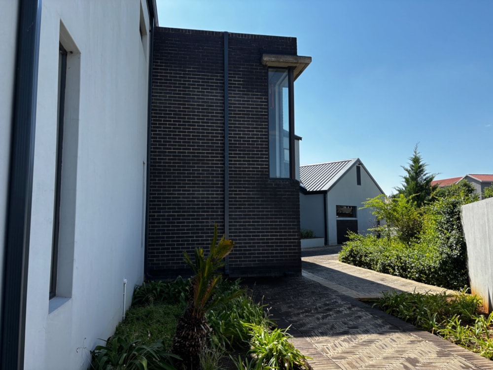 Double-storey house for sale in Somerton Estate - 1BX1730112 Double-storey house for sale in Somerton Estate - 1BX1730112