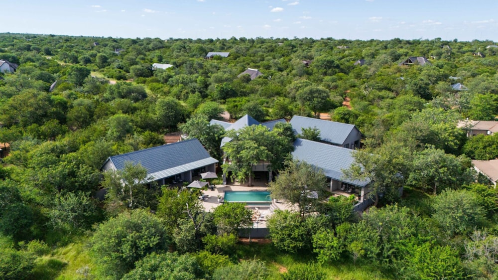 Game lodge for sale in Hoedspruit Wildlife Estate - 1HS1730206 Game lodge for sale in Hoedspruit Wildlife Estate - 1HS1730206