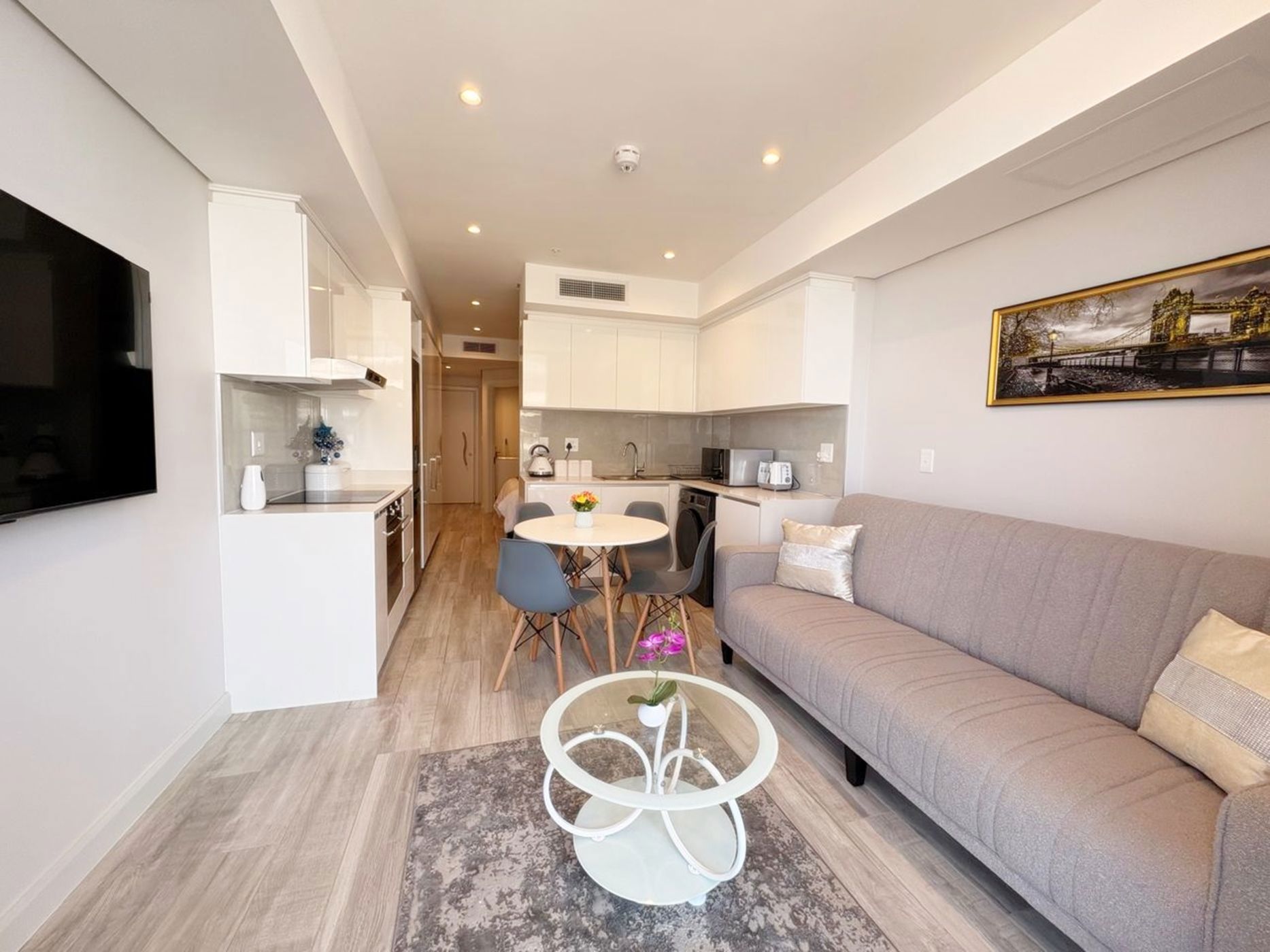 Studio apartment to rent in uMhlanga Rocks - 1ND1730103