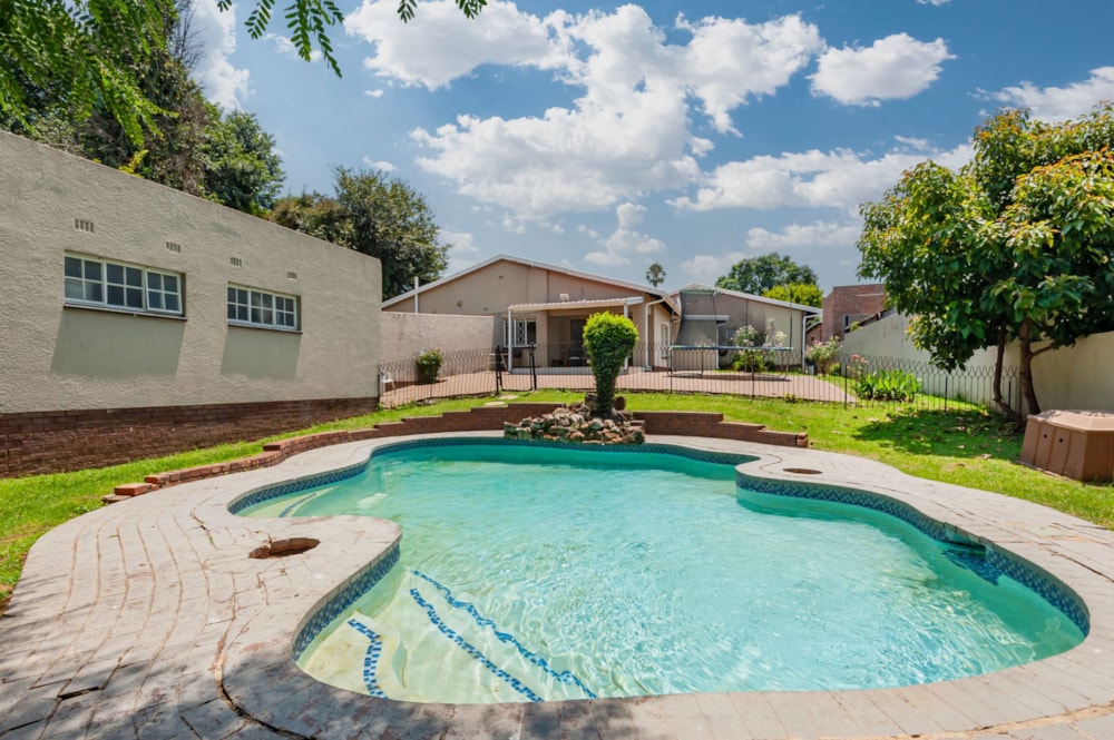 House for sale in Kew - BED1730193