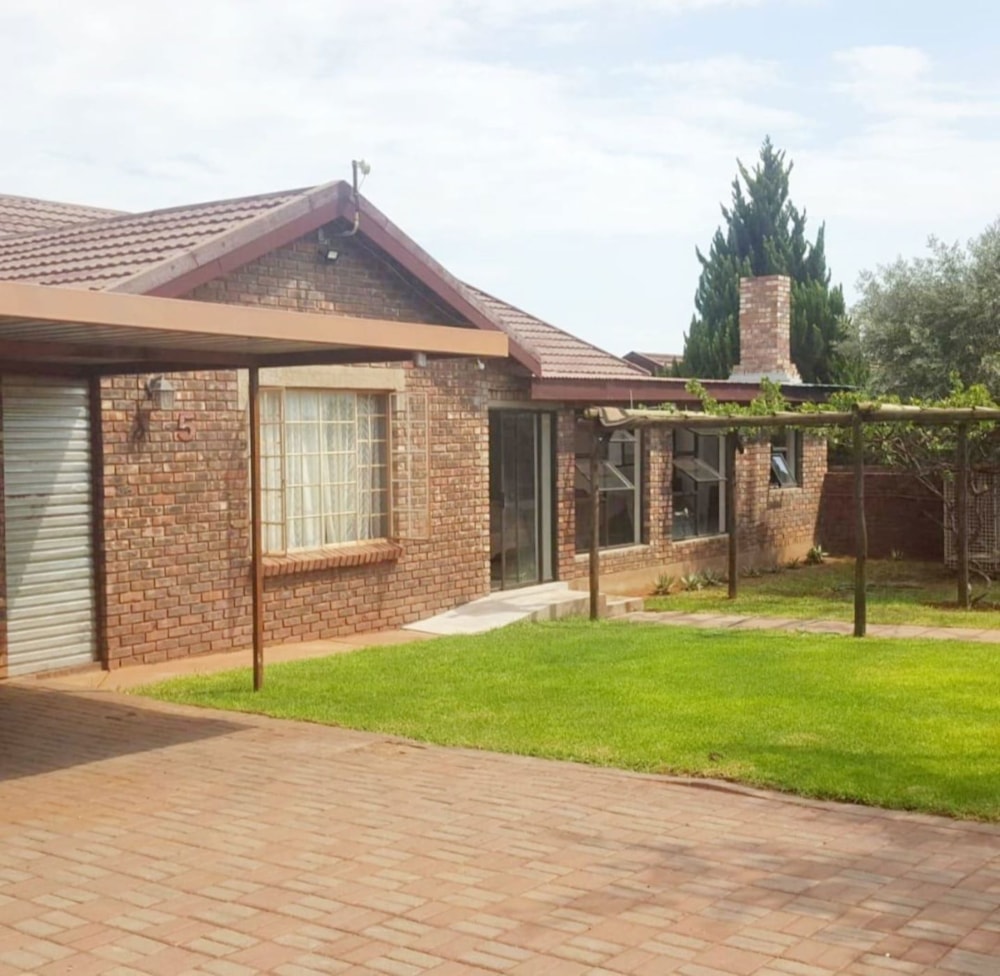 House for sale in Dibeng, Northern Cape - 1RN1730282