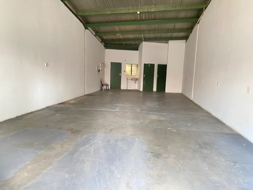 Commercial industrial property to rent in Block 3 Industrial, Botswana - 3BO1730395 Commercial industrial property to rent in Block 3 Industrial, Botswana - 3BO1730395
