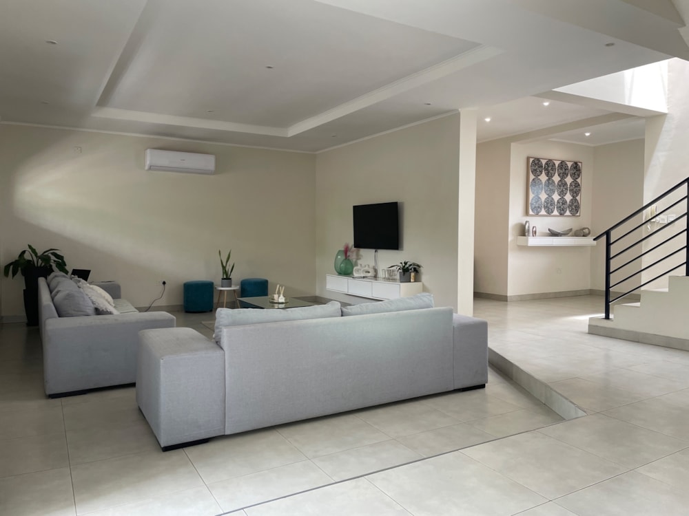 Double-storey house for sale in Block 10, Botswana - 3BO1730481 Double-storey house for sale in Block 10, Botswana - 3BO1730481