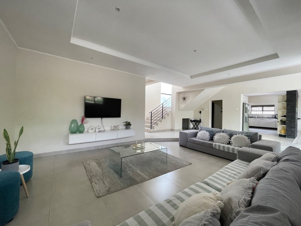 Double-storey house for sale in Block 10, Botswana - 3BO1730481 Double-storey house for sale in Block 10, Botswana - 3BO1730481