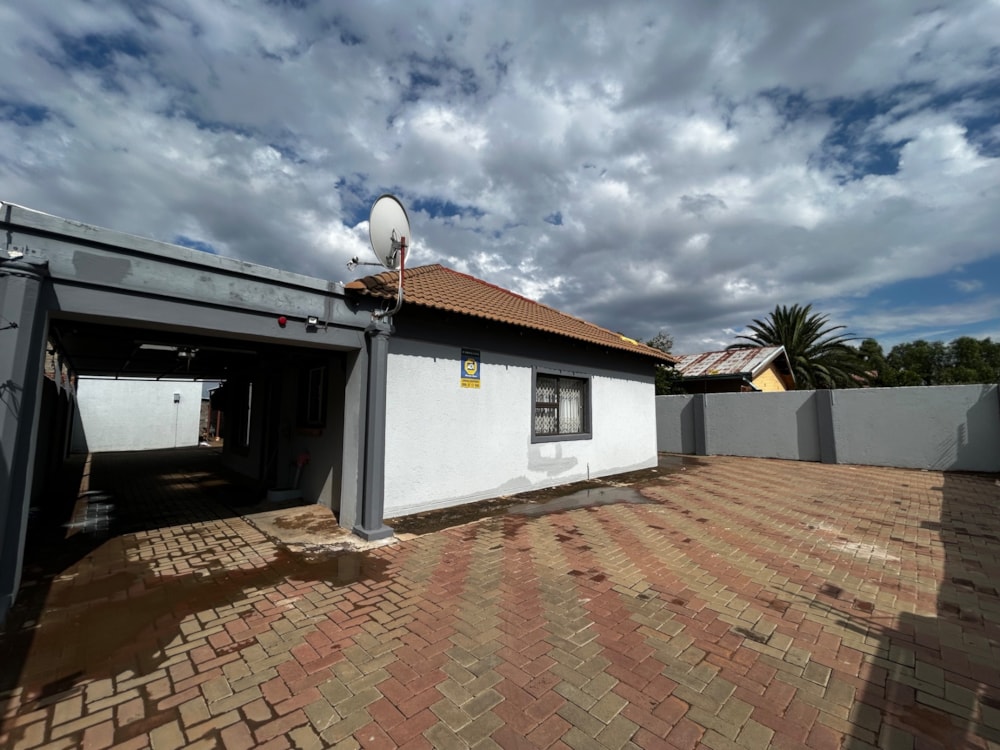 House to rent in West End , Kimberley - 1KJ1730437 House to rent in West End , Kimberley - 1KJ1730437