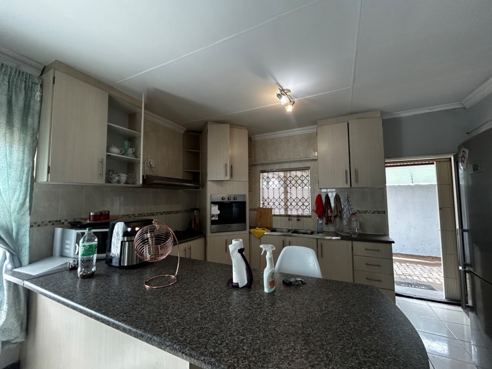 House to rent in West End , Kimberley - 1KJ1730437 House to rent in West End , Kimberley - 1KJ1730437