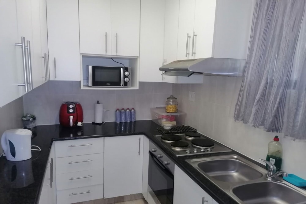Bachelor apartment for sale in Amanzimtoti - 1WB1730512 Bachelor apartment for sale in Amanzimtoti - 1WB1730512