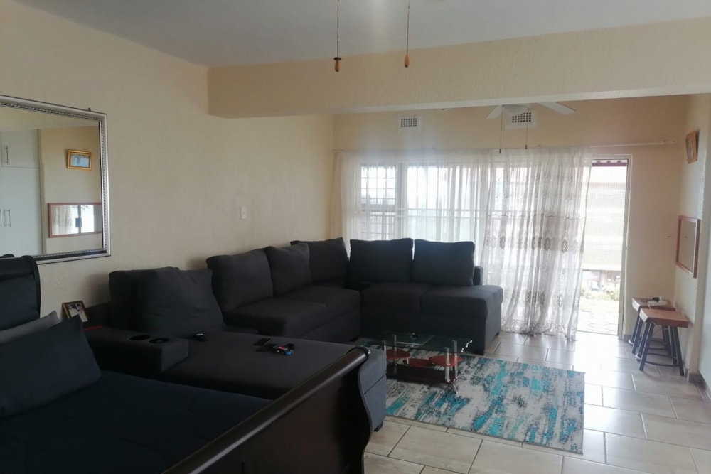 Bachelor apartment for sale in Amanzimtoti - 1WB1730512 Bachelor apartment for sale in Amanzimtoti - 1WB1730512