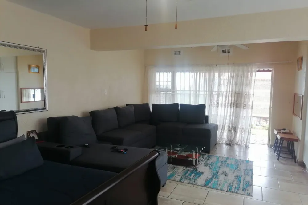Bachelor apartment for sale in Amanzimtoti - 1WB1730512 Bachelor apartment for sale in Amanzimtoti - 1WB1730512