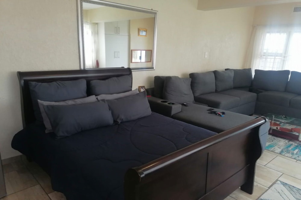 Bachelor apartment for sale in Amanzimtoti - 1WB1730512 Bachelor apartment for sale in Amanzimtoti - 1WB1730512