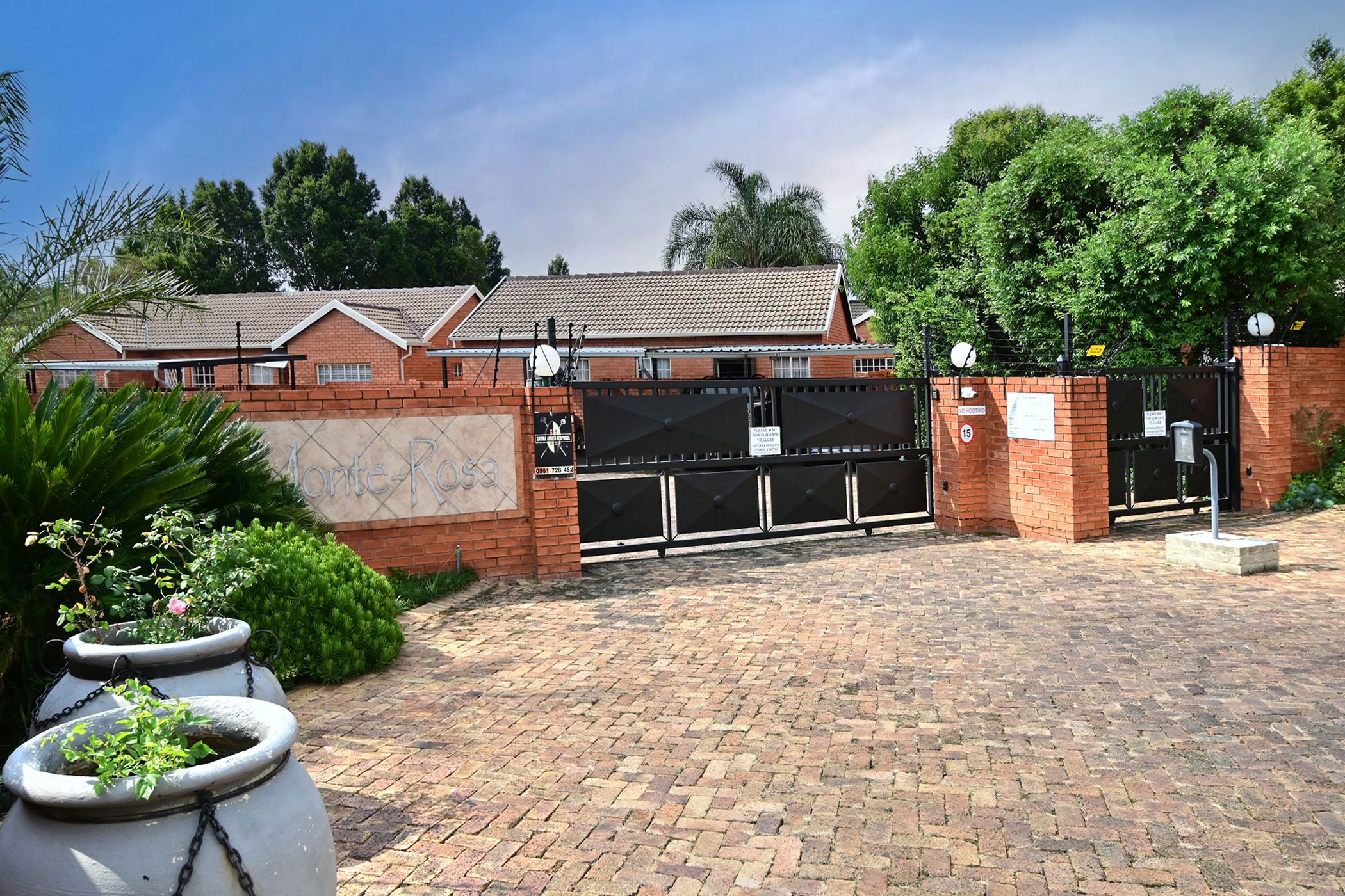 Townhouse to rent in Kyalami Hills - MDL1730518