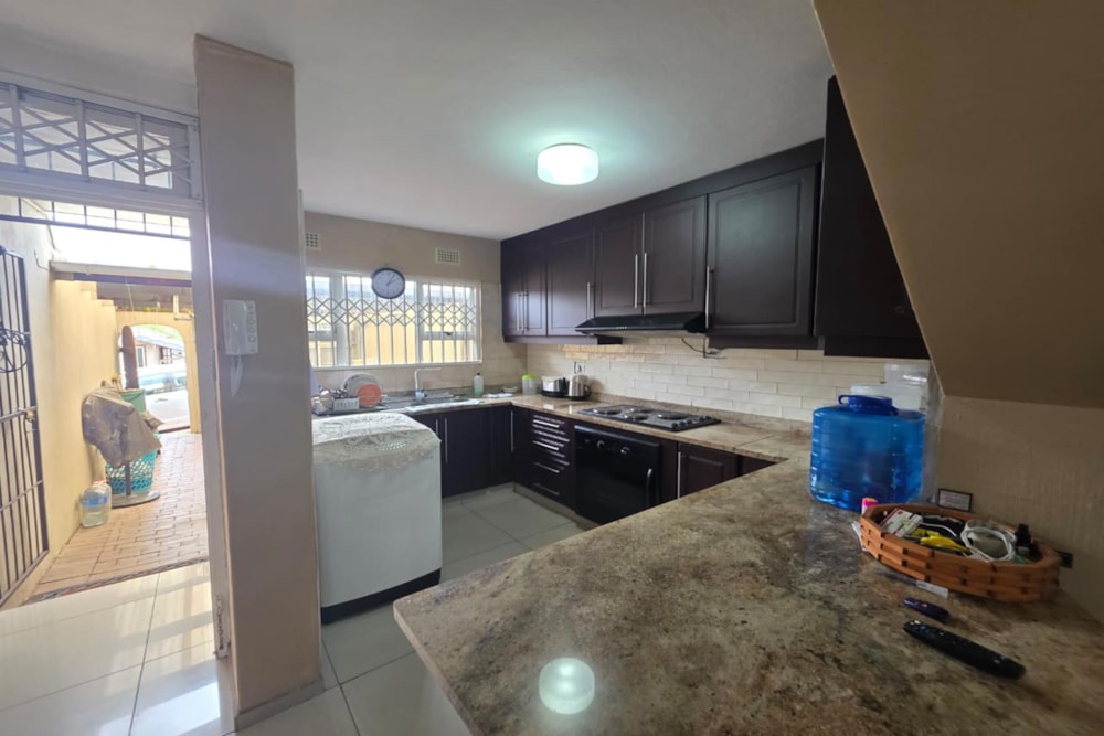 Townhouse for sale in Waterval Park - 1WP1730537 Townhouse for sale in Waterval Park - 1WP1730537
