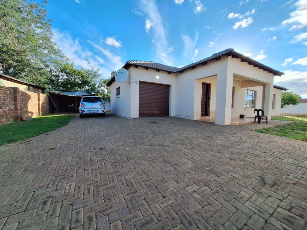 Townhouse for sale in Lydenburg (Mashishing) - 1LY1730704