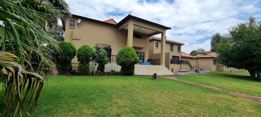 Double-storey house for sale in Risiville - 1VT1730660 Double-storey house for sale in Risiville - 1VT1730660