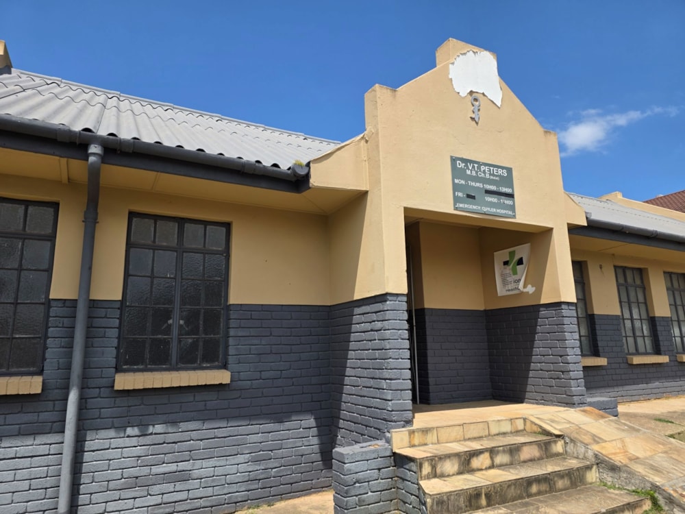 Commercial office for sale in Mountain View, Uitenhage, Kariega - 1UK1731031