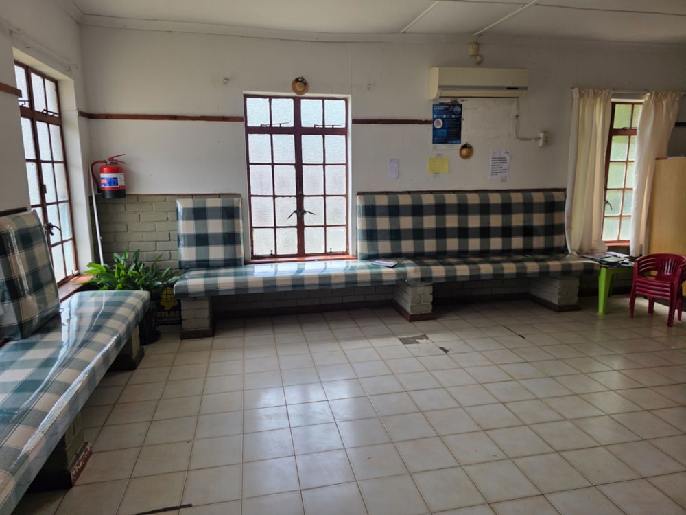 Commercial office for sale in Mountain View, Uitenhage, Kariega - 1UK1731031