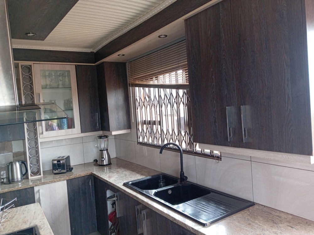 House for sale in Lakeside, Vereeniging - 1VT1731589