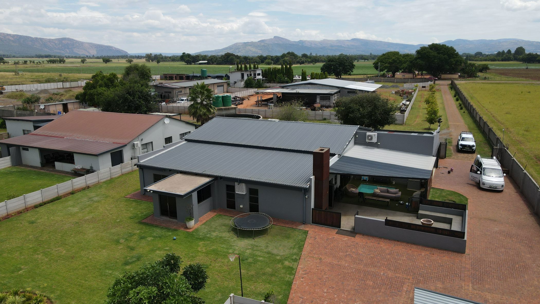 Smallholding for sale in Rustenburg - 1RU1731279