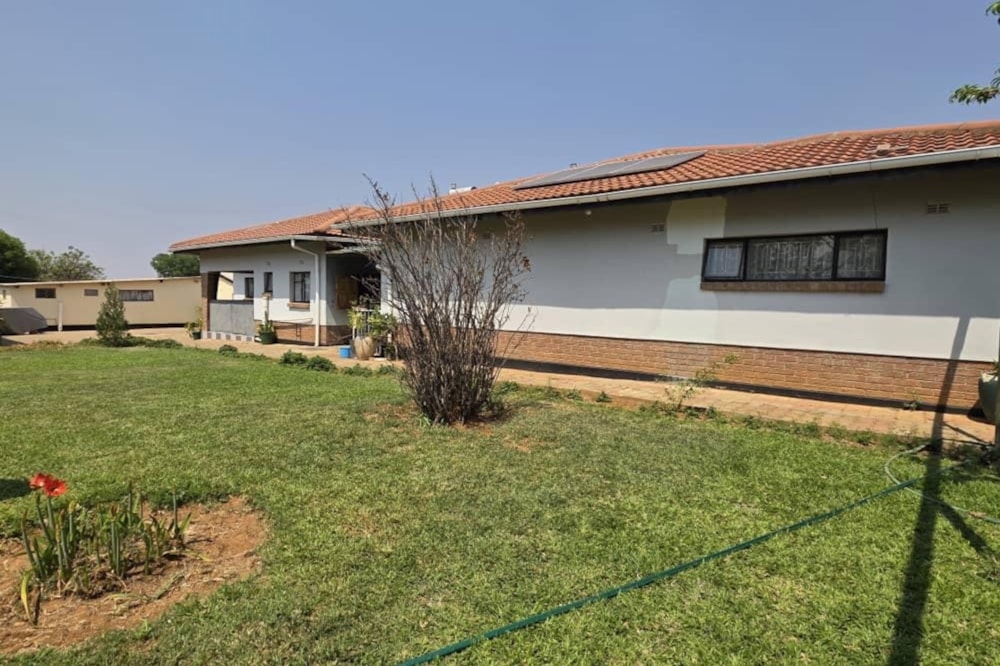 House for sale in Bulawayo, Zimbabwe - 3ZB1731056 House for sale in Bulawayo, Zimbabwe - 3ZB1731056