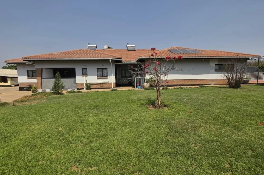 House for sale in Kensington, Bulawayo, Zimbabwe - 3ZB1731056 House for sale in Kensington, Bulawayo, Zimbabwe - 3ZB1731056