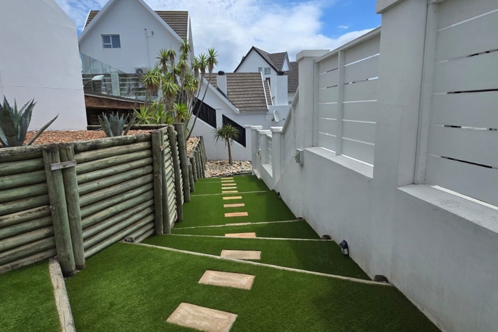 Single-storey house to rent in St Francis Bay - 1SA1731157