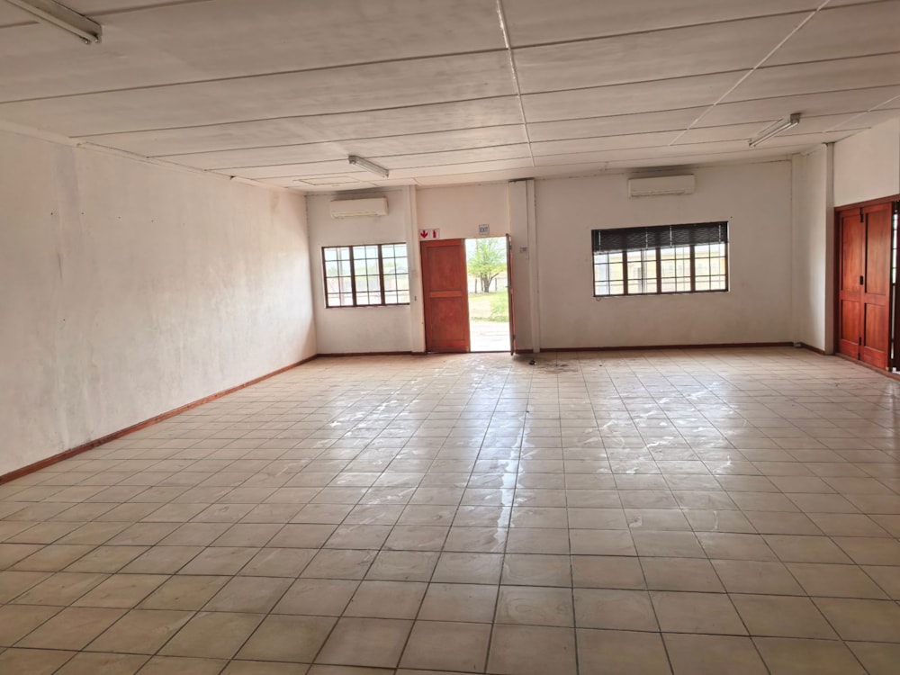 Commercial Building for sale in Beaufort West - 1KK1731467 Commercial Building for sale in Beaufort West - 1KK1731467