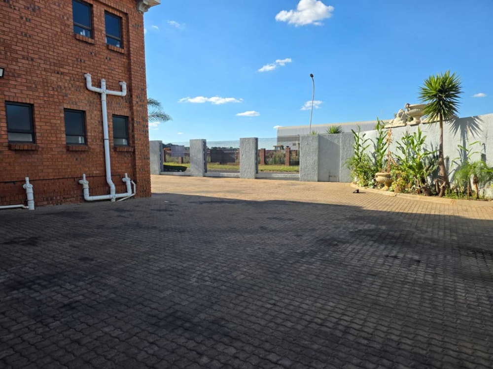 Commercial industrial property to rent in Middelburg (Mpumalanga) - 1MD1731465