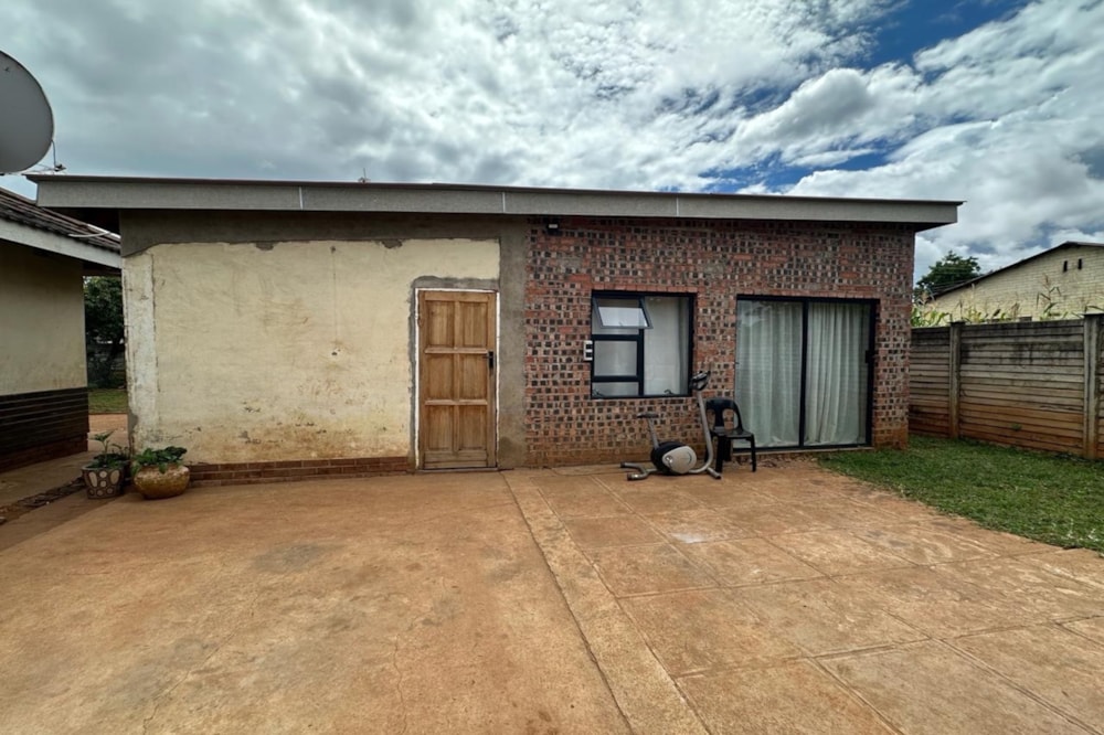 House for sale in Queens Park East, Zimbabwe - 3ZB1731508 House for sale in Queens Park East, Zimbabwe - 3ZB1731508