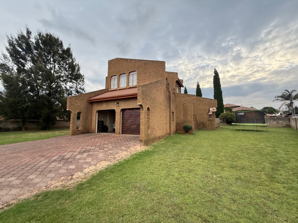 Double-storey house for sale in Reyno Ridge - 1WD1731541 Double-storey house for sale in Reyno Ridge - 1WD1731541