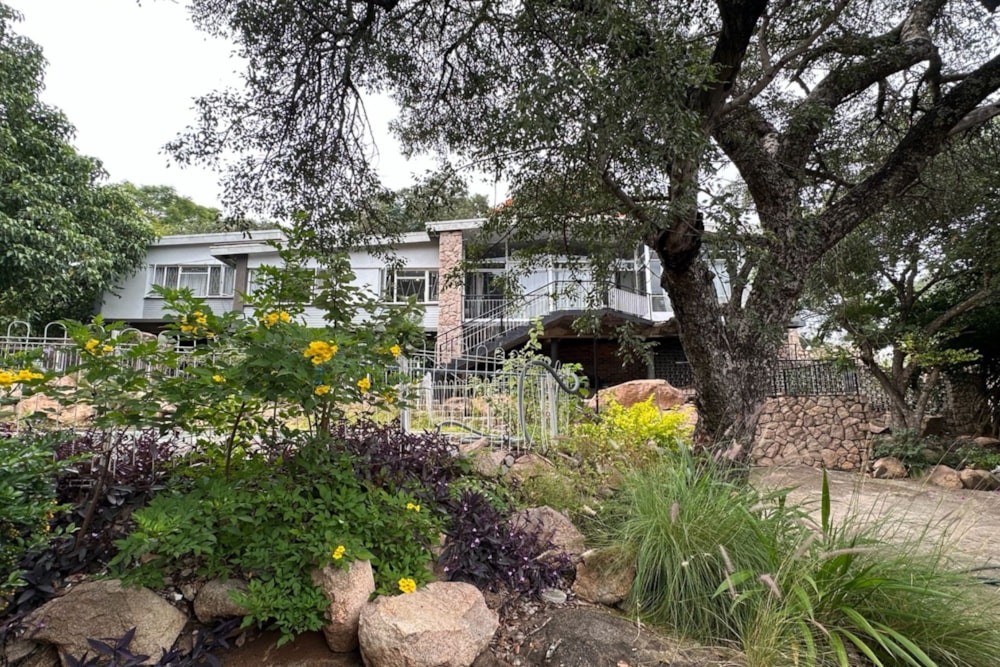 House for sale in Burnside, Bulawayo, Zimbabwe - 3ZB1731702 House for sale in Burnside, Bulawayo, Zimbabwe - 3ZB1731702