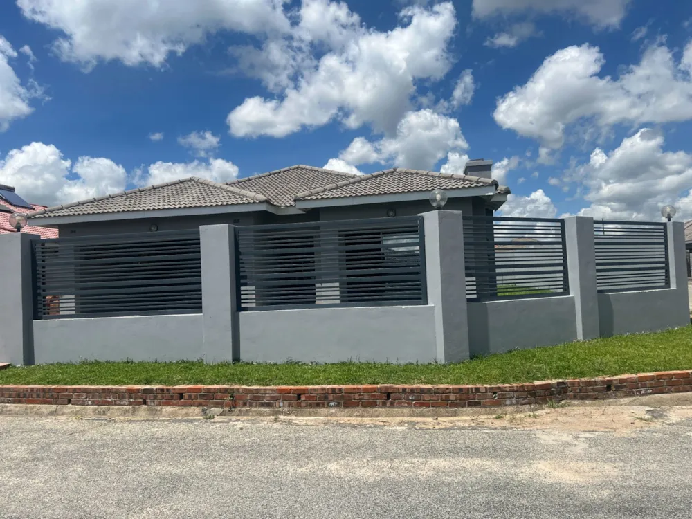 House let in Zimre Park, Zimbabwe - 3ZB1731890