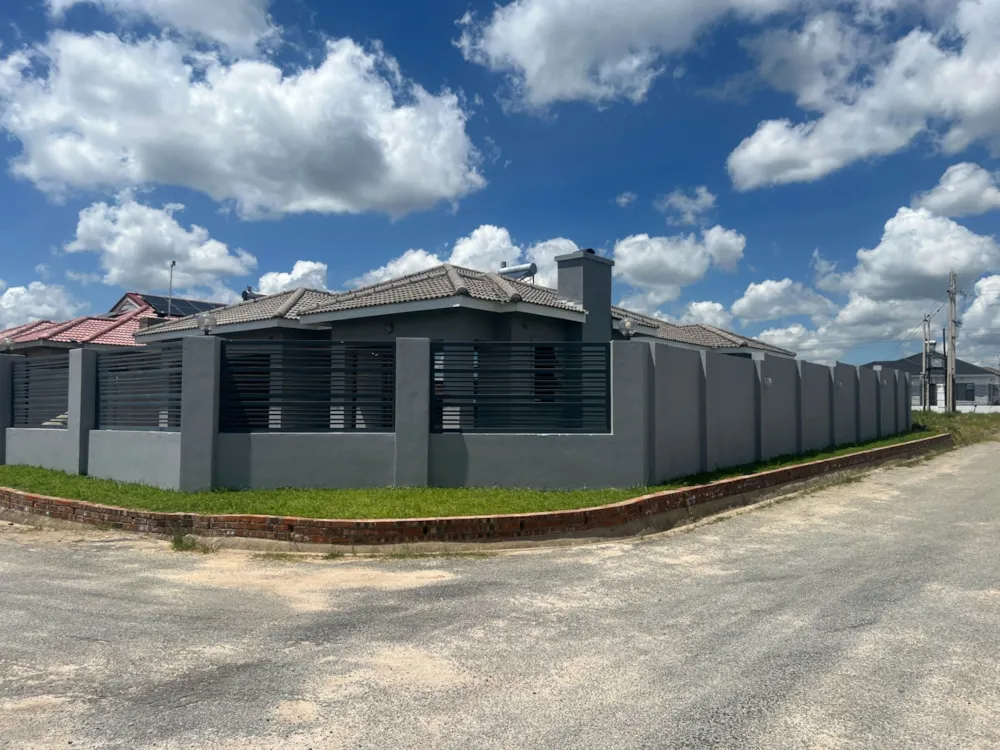 House let in Zimre Park, Zimbabwe - 3ZB1731890
