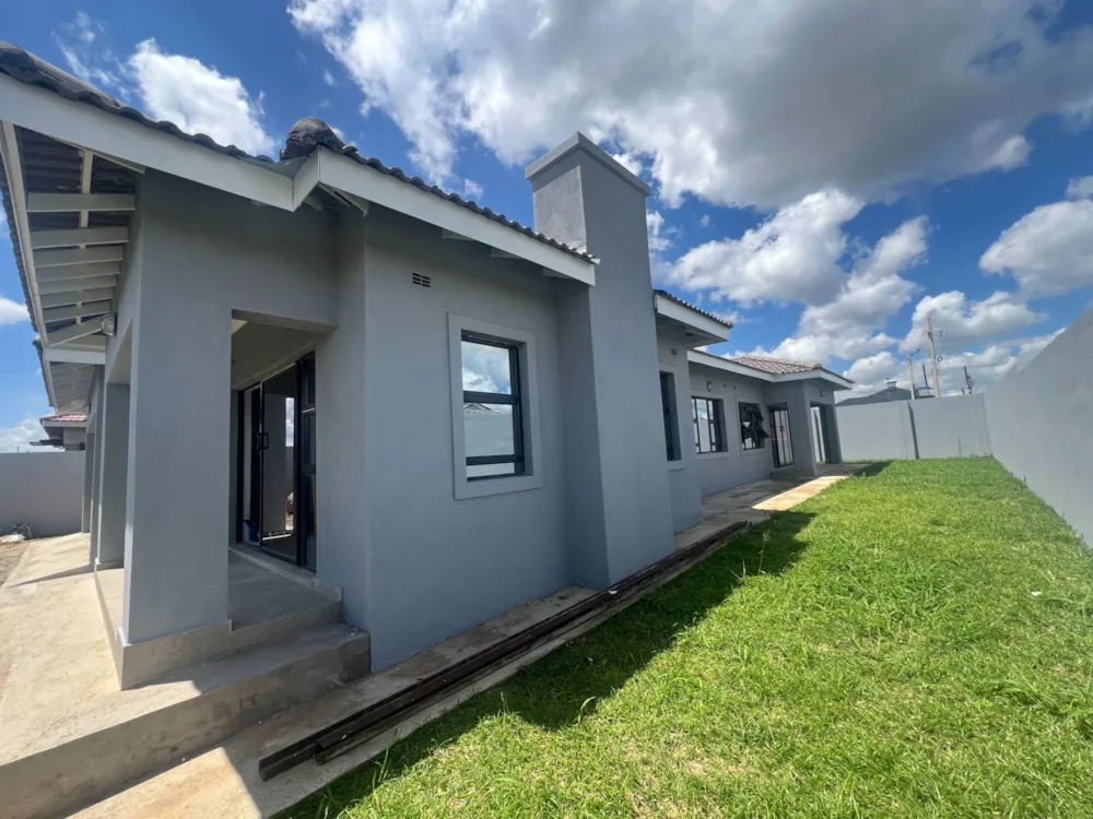 House let in Zimre Park, Zimbabwe - 3ZB1731890