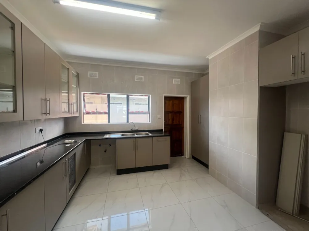 House let in Zimre Park, Zimbabwe - 3ZB1731890