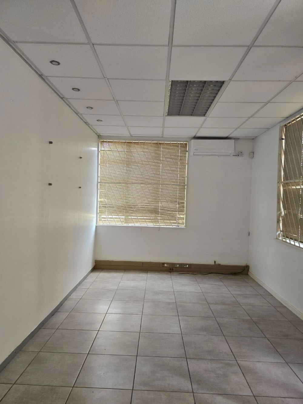 Commercial office to rent in Village, Botswana - 3BO1731944