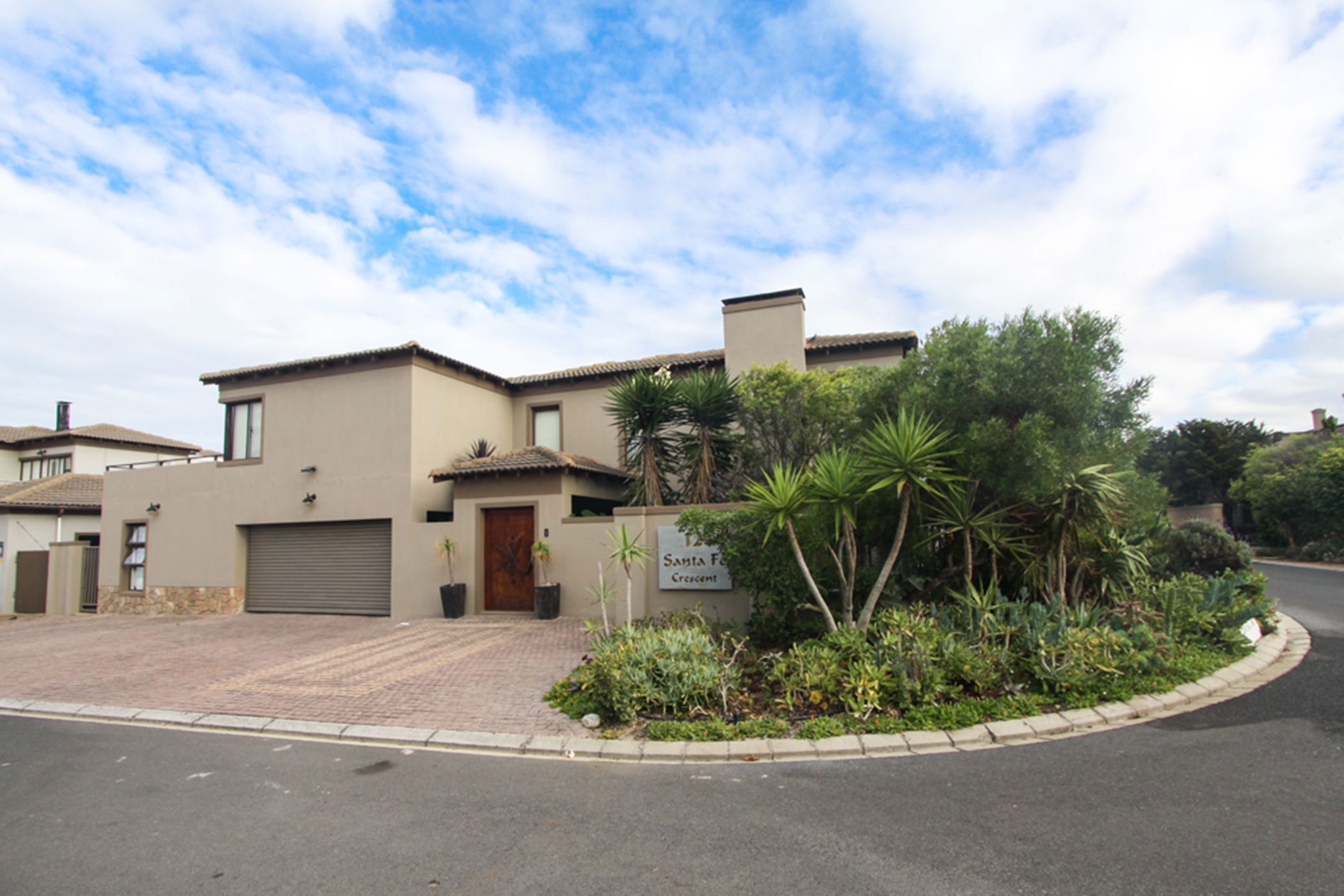 Double-storey house for sale in Big Bay - 1TV1731834