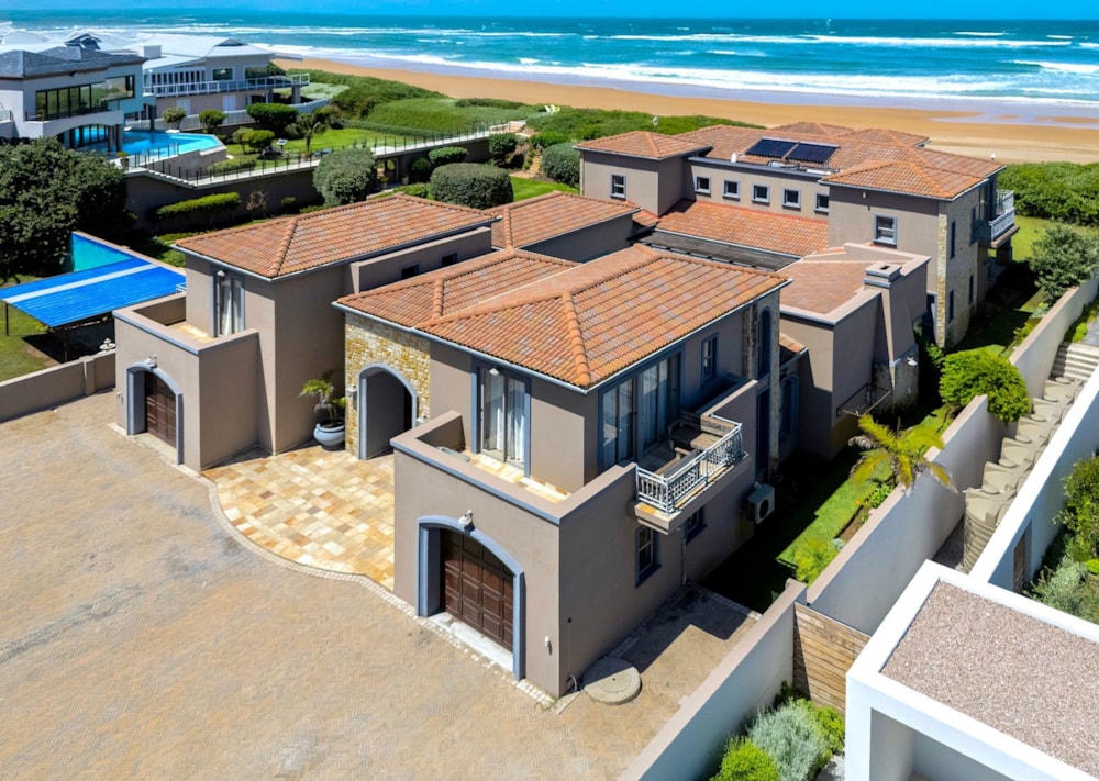 Double-storey house for sale in Myoli Beach - 1SH1730011 Double-storey house for sale in Myoli Beach - 1SH1730011