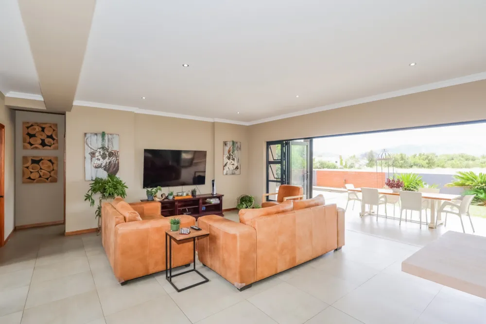 Security estate home sold in The Coves - 1HR1711345 Security estate home sold in The Coves - 1HR1711345