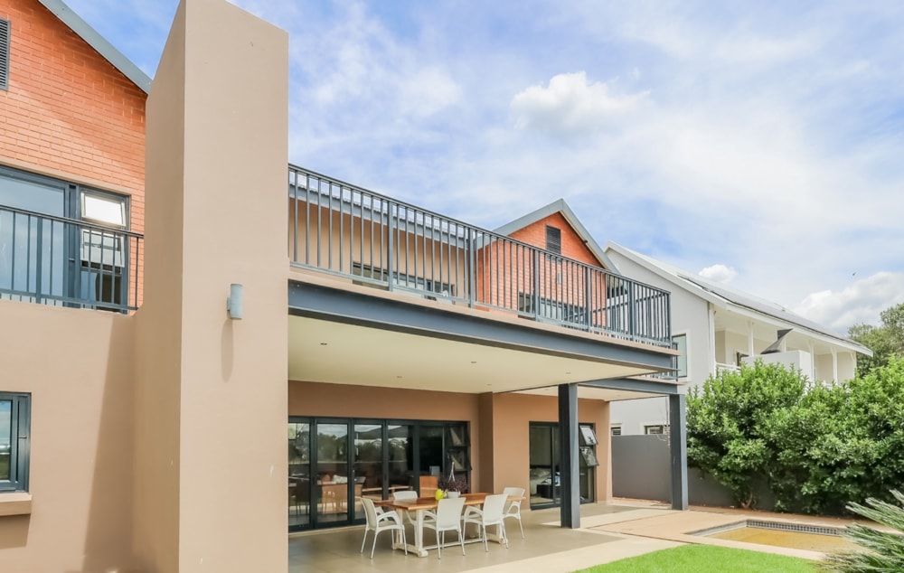 Security estate home for sale in The Coves - 1HR1711345 Security estate home for sale in The Coves - 1HR1711345