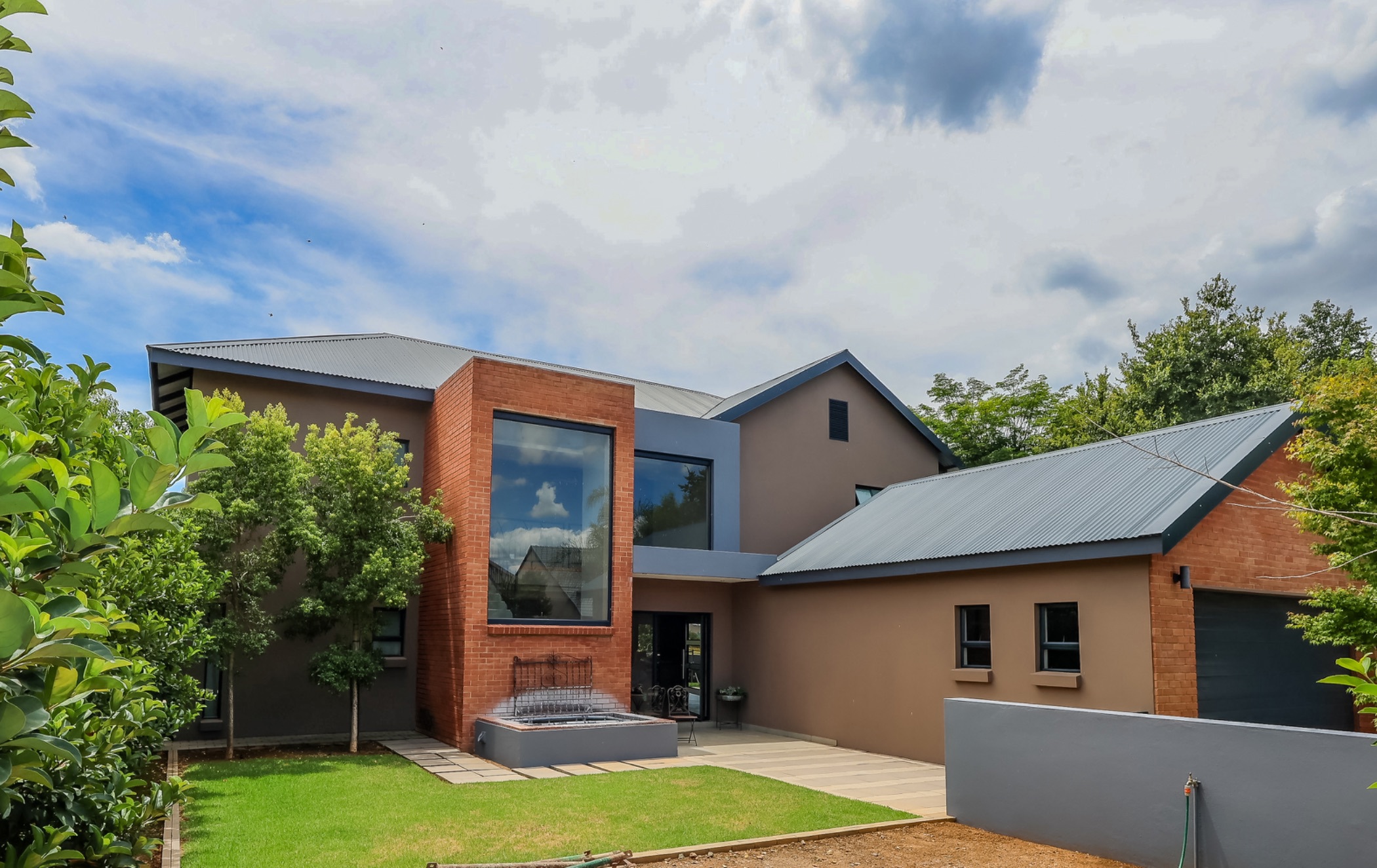 Security estate home for sale in The Coves - 1HR1711345