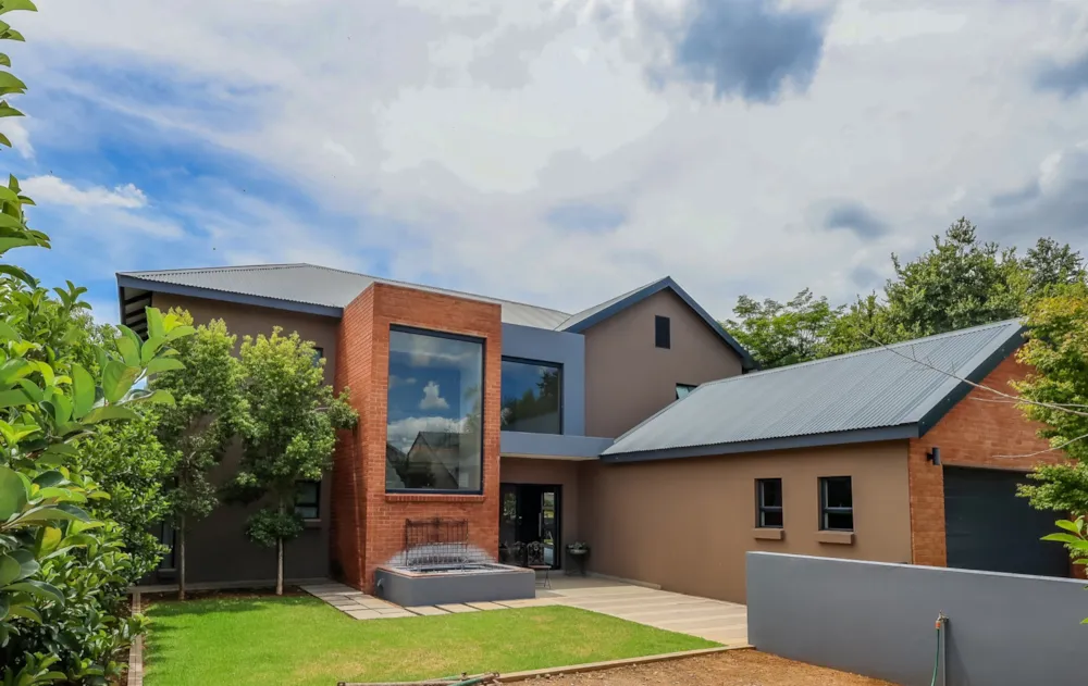 Security estate home sold in The Coves - 1HR1711345 Security estate home sold in The Coves - 1HR1711345