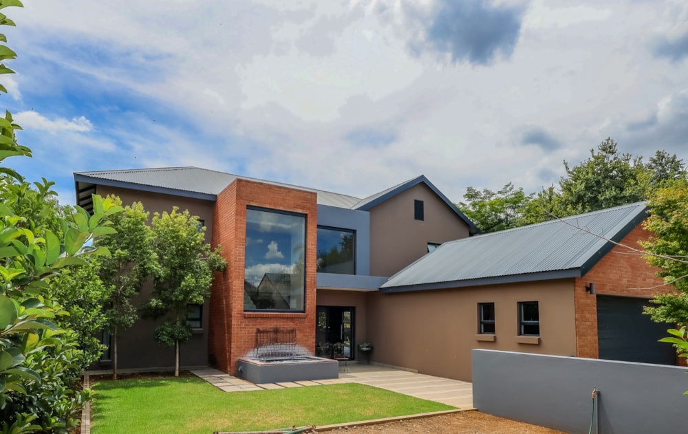 Security estate home for sale in The Coves - 1HR1711345 Security estate home for sale in The Coves - 1HR1711345