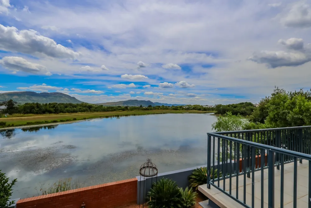 Security estate home sold in The Coves - 1HR1711345 Security estate home sold in The Coves - 1HR1711345