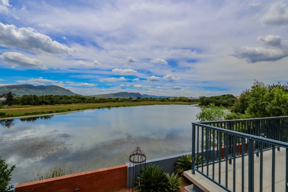 Security estate home for sale in The Coves - 1HR1711345 Security estate home for sale in The Coves - 1HR1711345