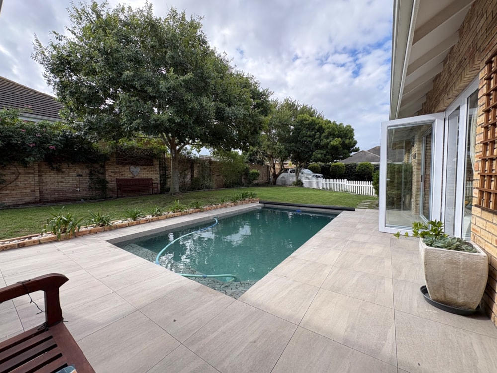 Security complex home to rent in Weybridge Park - 1PLZ1736125