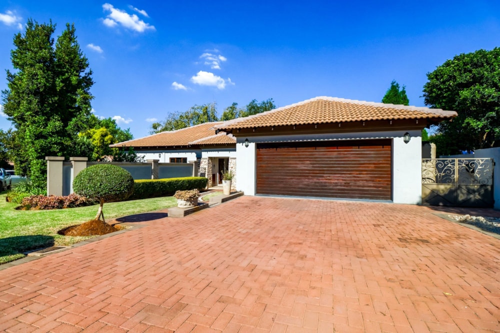 Security estate home for sale in Midstream Estate - CN1728648